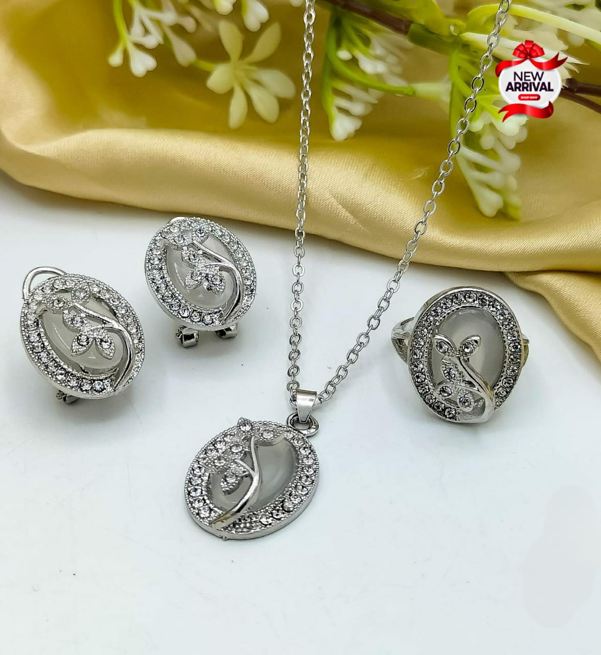 New Beautiful Fancy Gold &amp; Silver long Chain 3pcs Locket set 4 Girls 💥