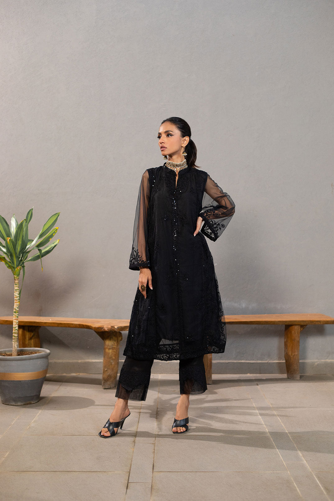 SS24DA-2221 BLACK EMBROIDERED KURTA