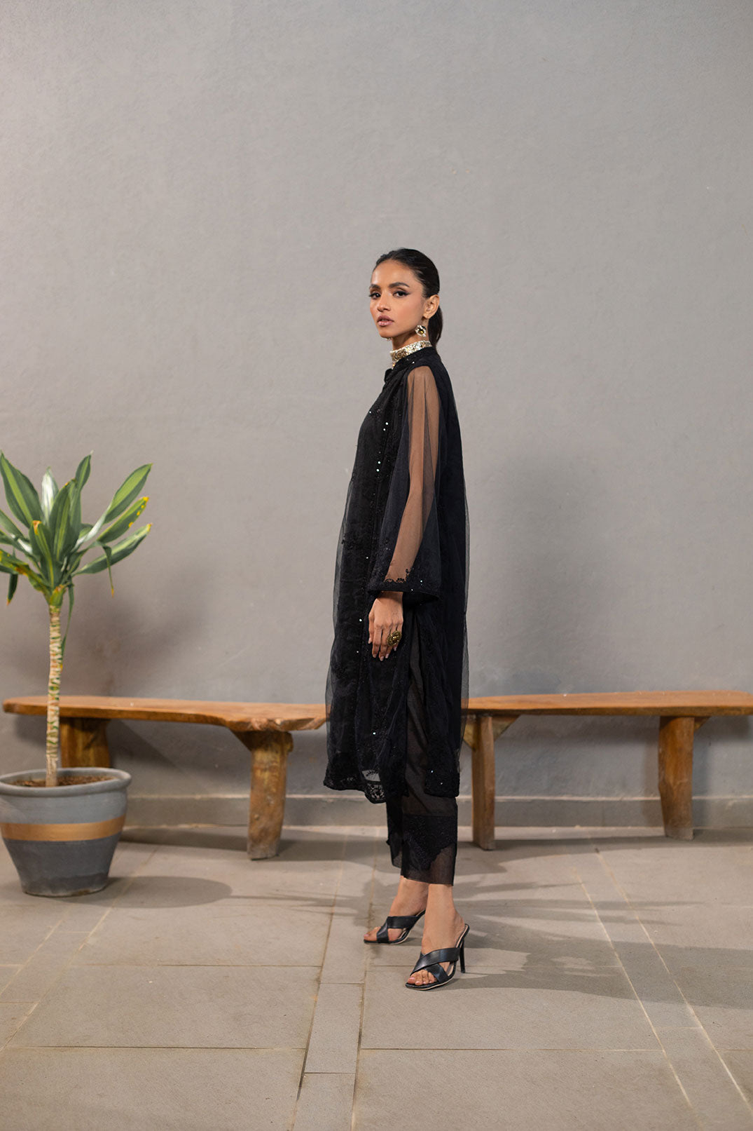 SS24DA-2221 BLACK EMBROIDERED KURTA